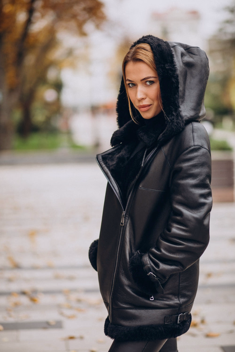 Czarna kurtka z puchem